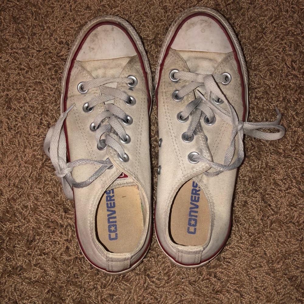 White converse low top